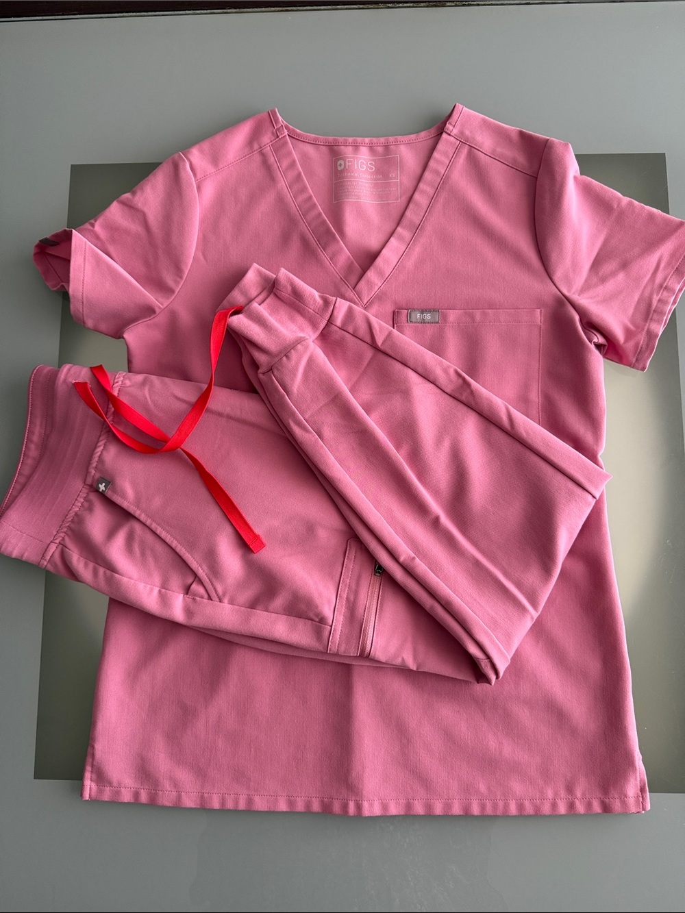 Figs Women's Scrub Set in Pink